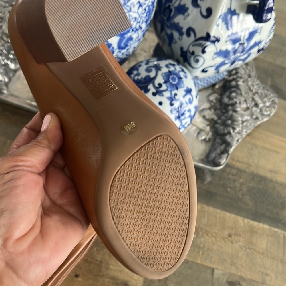 Like new Tory Burch - Picture 4 of 5